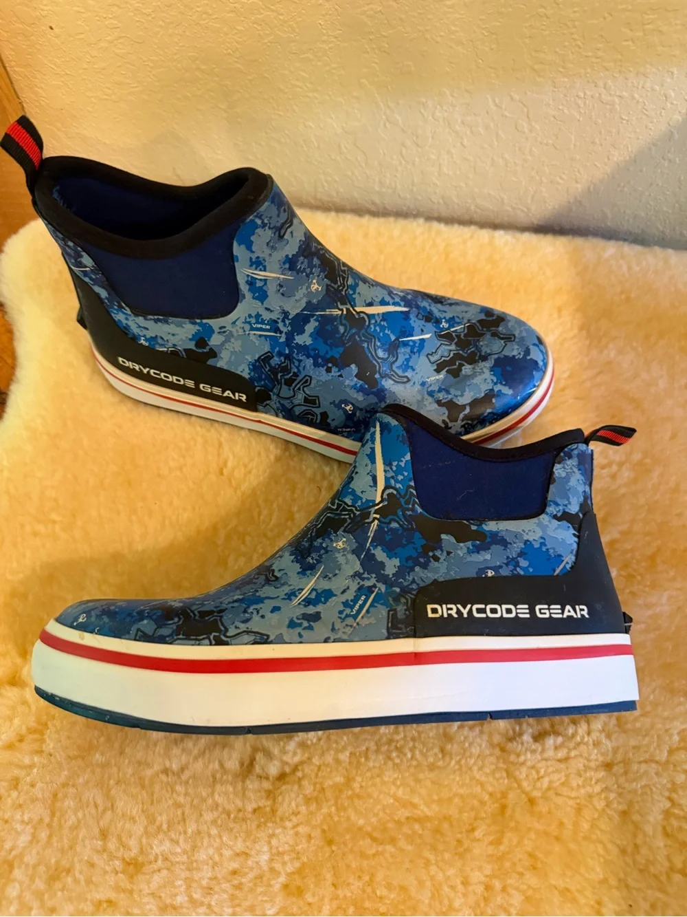 Drycode Gear Blue Camo Slip-On Rain & Snow Boots - men’s 8 - women’s 9